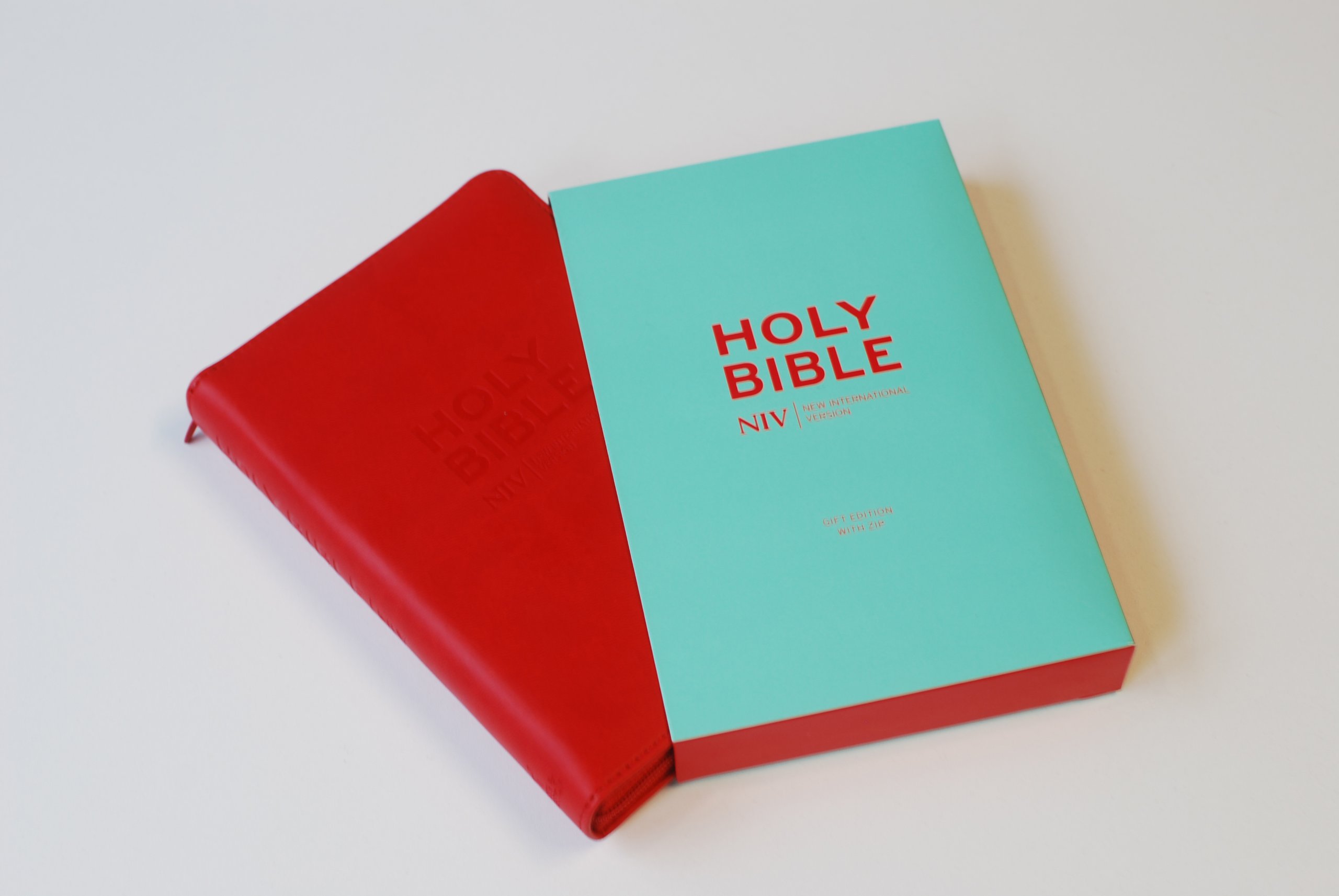 NIV Pocket Red Soft-Tone Bible With Zip - Hodder & Stoughton